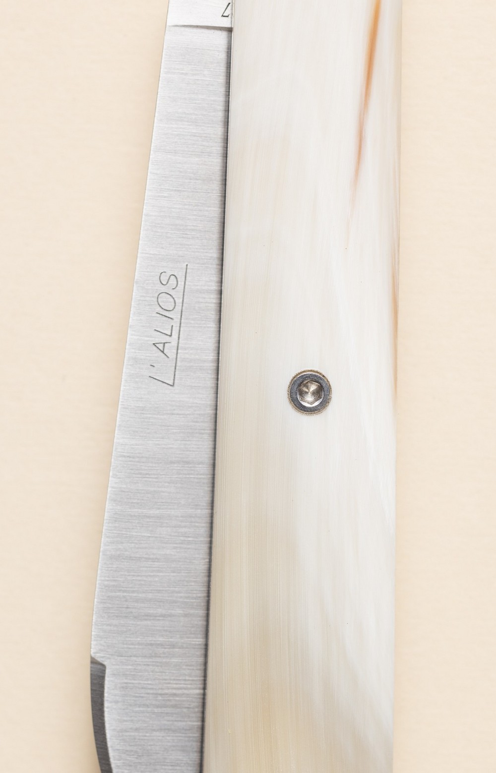 L'Alios - horn switchblade knife