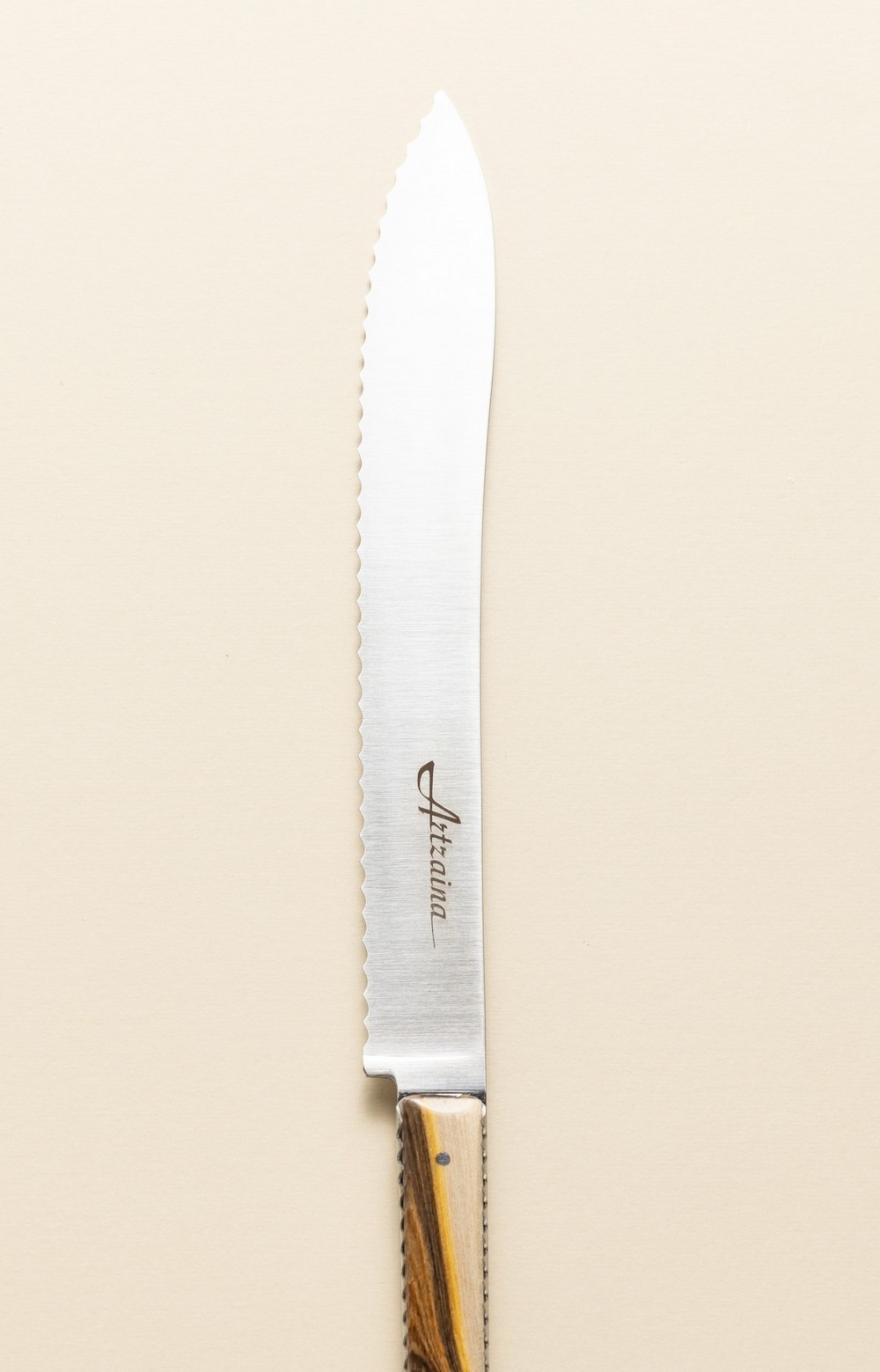 Artzaina, wooden bread knife