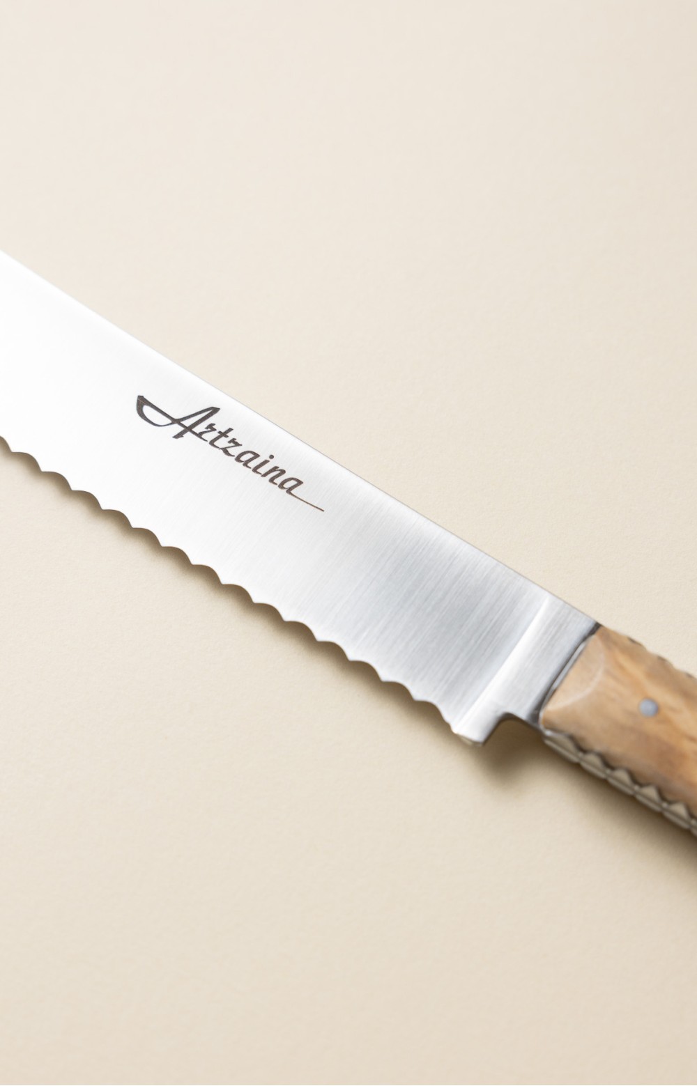 Artzaina, wooden bread knife