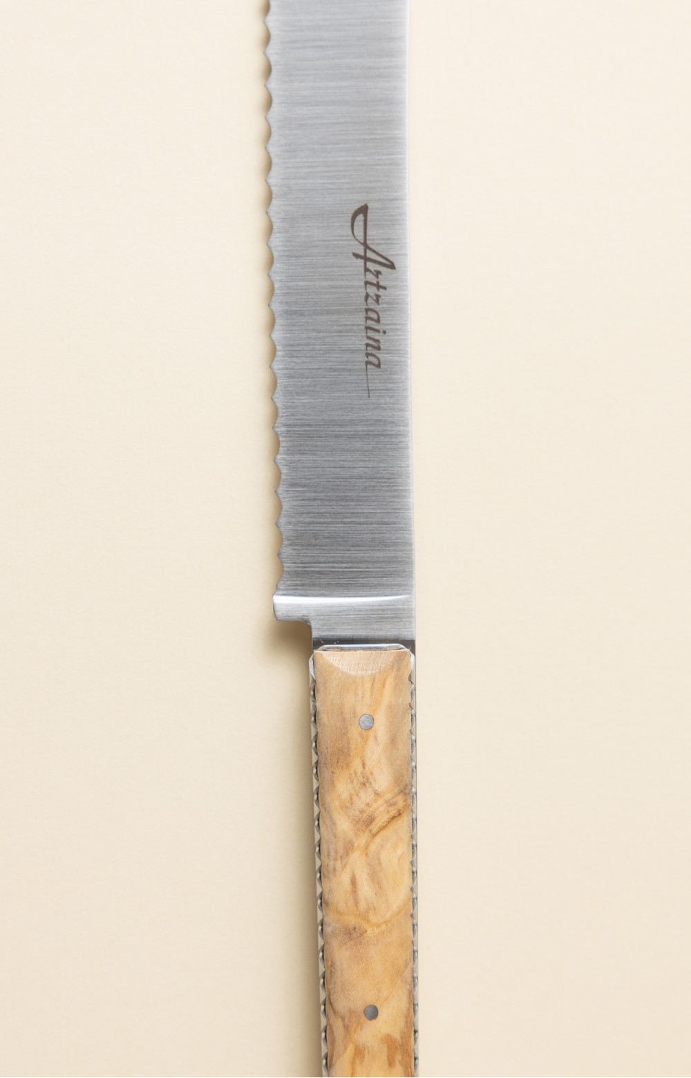 Artzaina, wooden bread knife