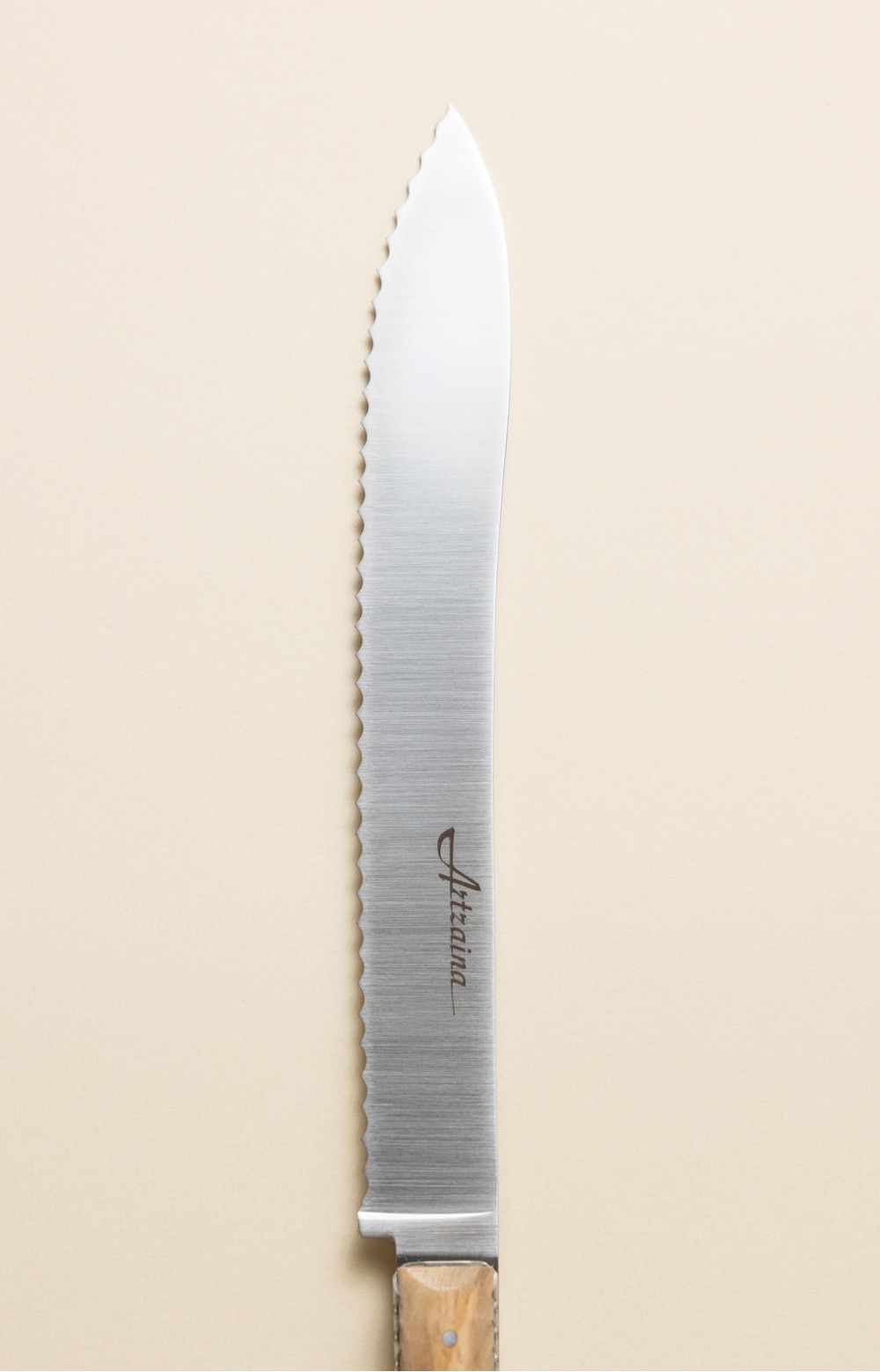 Artzaina, wooden bread knife