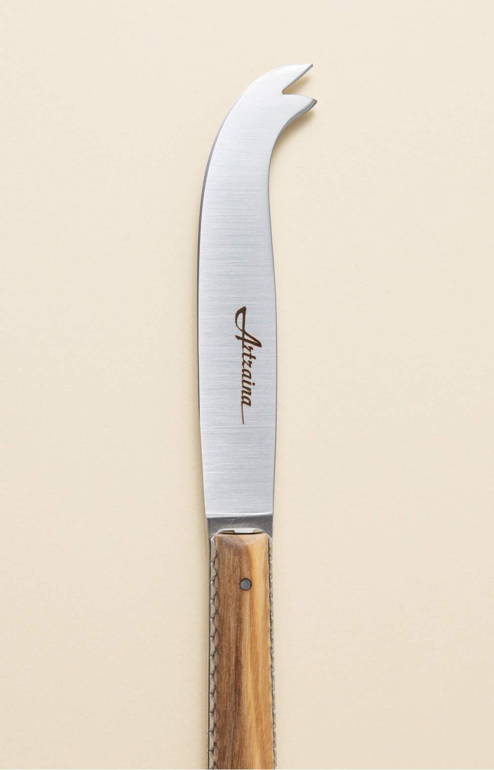 Artzaina, wooden cheese knife